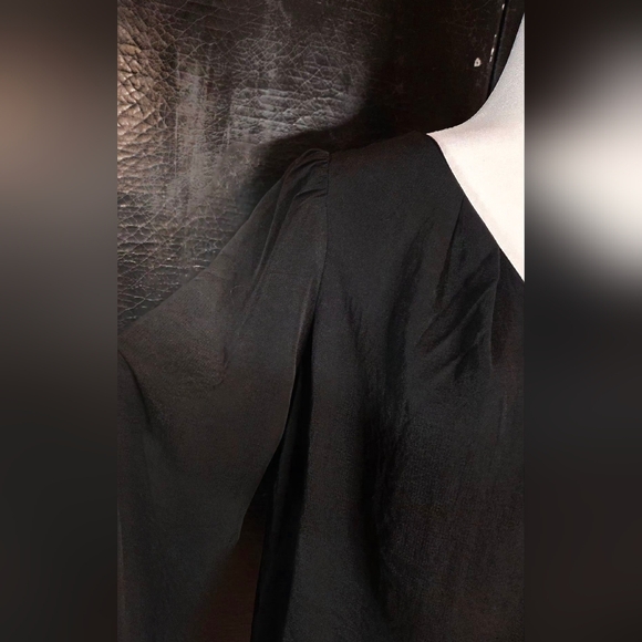 NWT Patriza Luca Black V-Neck Tunic-Style Blouse Size Medium - Picture 6 of 11